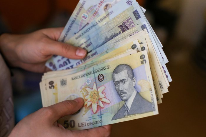 Salariile mari nu mai sunt doar în IT. Un director medical poate ajunge la 28.000 de lei net pe lună, iar un CFO la 26.0