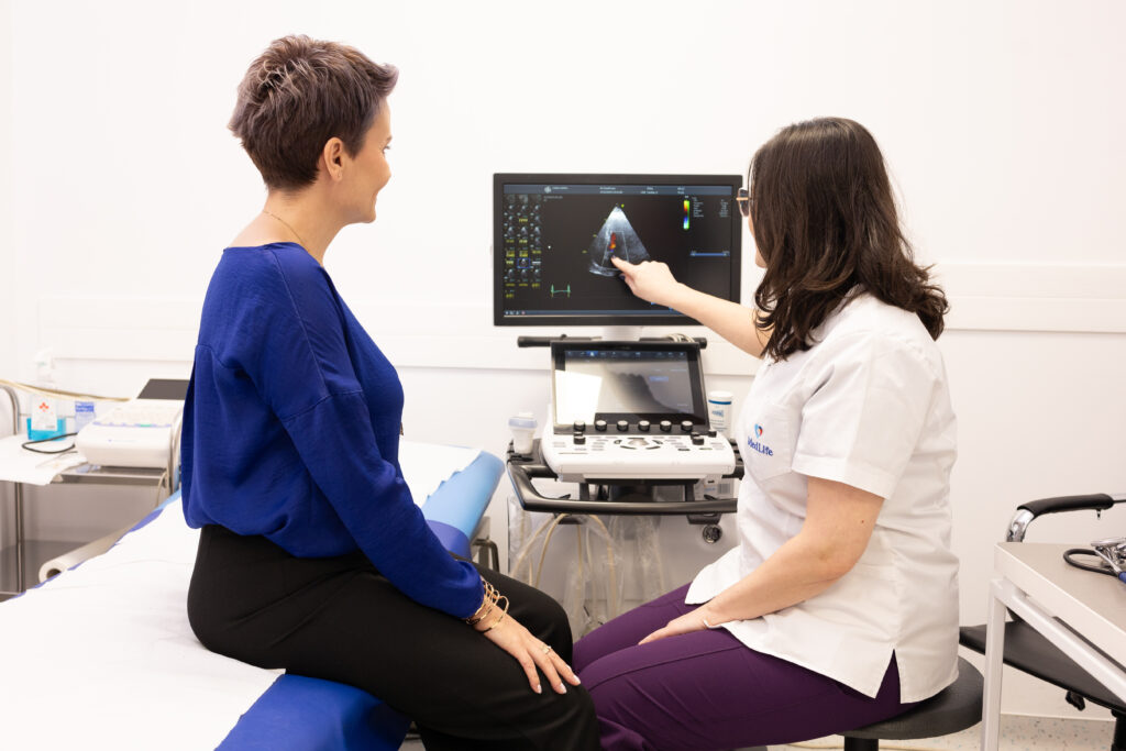 Schimbarea stilului de viaţă încetineşte osteoporoza. Endocrinolog: „Recomand femeilor aflate la menopauză să facă neapă