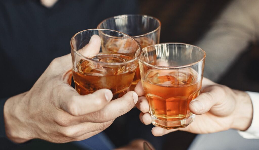 Trump a interzis alcoolul din Canada. Ce se întâmplă acum cu whisky-ul preferat de americani