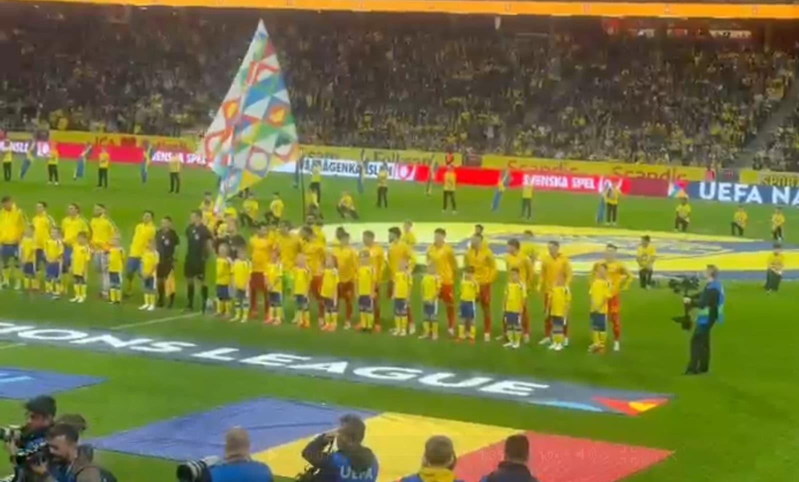 uedia - România 2-1 la pauză. Man a egalat, dar Isak și Gyökeres au lovit pentru nordici