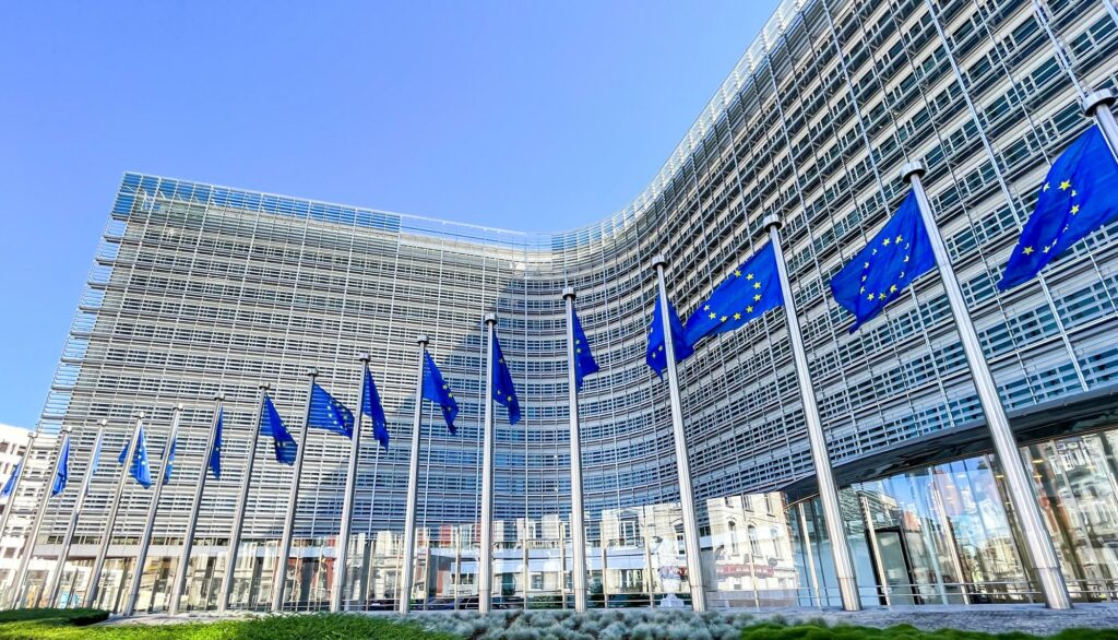 Un miliard de euro pentru industrie. Cine poate accesa noile fonduri de la UE