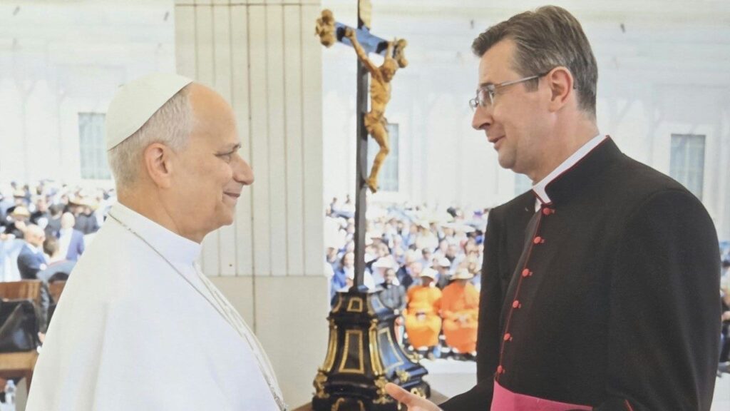 Un român, numit observator al Vaticanului la Consiliul Europei / Monseniorul Paul Butnaru a fost sfințit preot în 2004 p