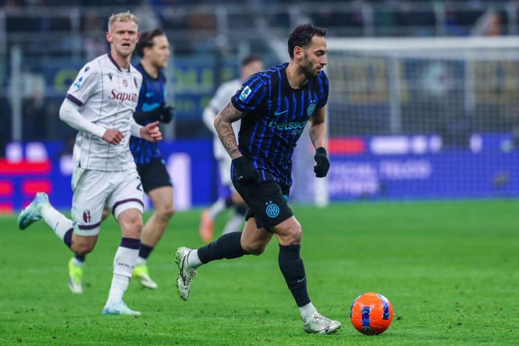Viitor incert la Inter pentru „regizorul” lui Cristian Chivu – Accidentările dese îl îndepărtează pe Calhanoglu de campi