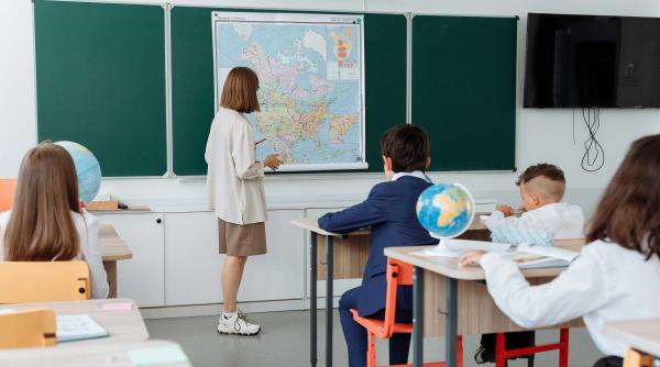 Zi liberă pentru elevi și profesori, pe 5 octombrie. De ce nu se fac ore