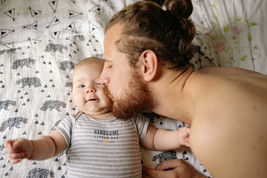 19 bărbați români din 100 suferă de depresie postpartum În Europa, procentul e mult mai mic
