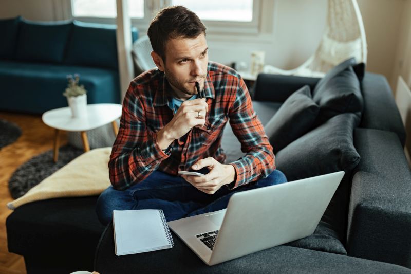 5 semne că laptopul tău are nevoie de înlocuire și cum să alegi unul potrivit