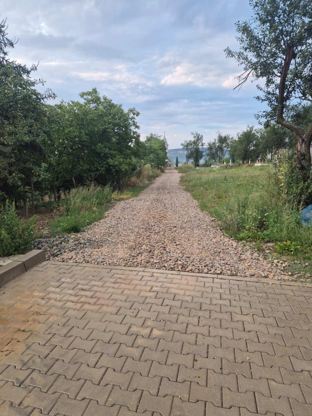 Așchileu: drumuri pietruite în Cristorel și Fodora și centrală termică nouă la școală, cu bani de la CJ Cluj