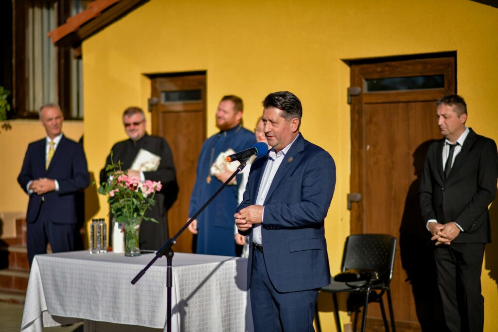 A sunat clopoțelul