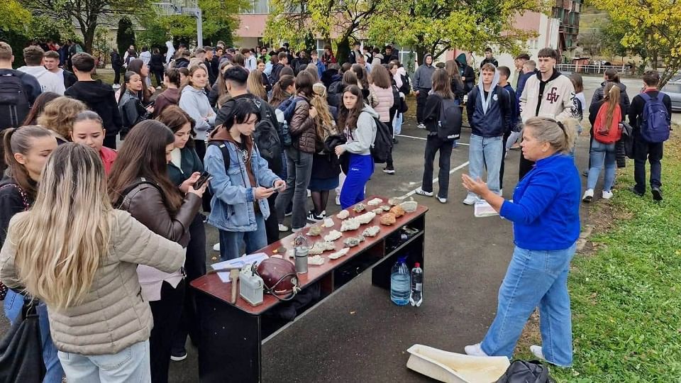 Abrud: proiectul „Aurul Apusenilor. Blestem și dezvoltare” îi apropie pe tineri de tradițiile Țării Moților