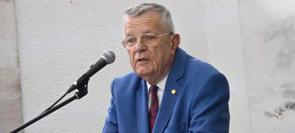 Academicianul Marius Porumb împlinește 83 de ani, după o carieră dedicată artei sacre din Transilvania