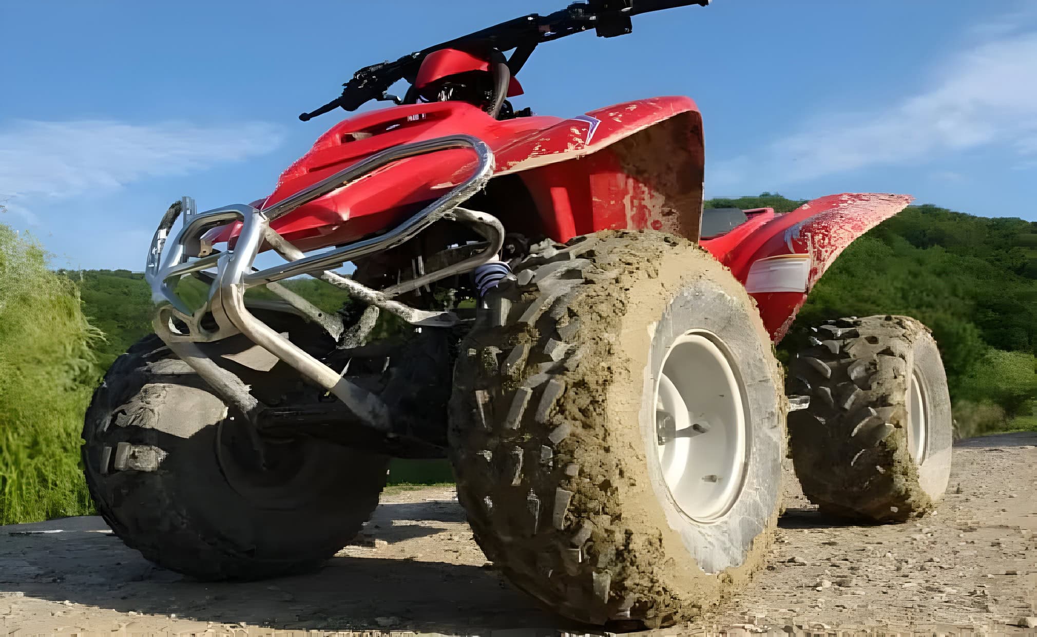 Accident de ATV la Arieșeni: O tânără a fost rănită după ce s-a răsturnat într-un șanț