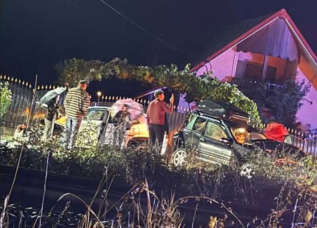 Accident grav în Livada, pe DN1C: două mașini și un camion, traficul blocat pe ambele sensuri
