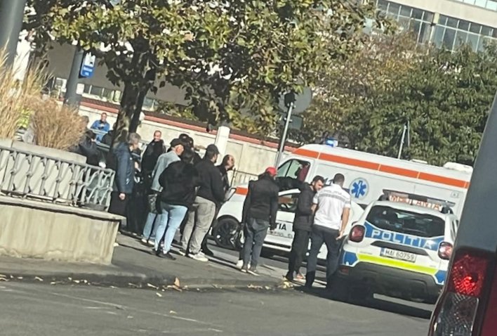 Accident în Piața Gării din Cluj-Napoca, cu două echipaje de poliție și o ambulanță intervenite