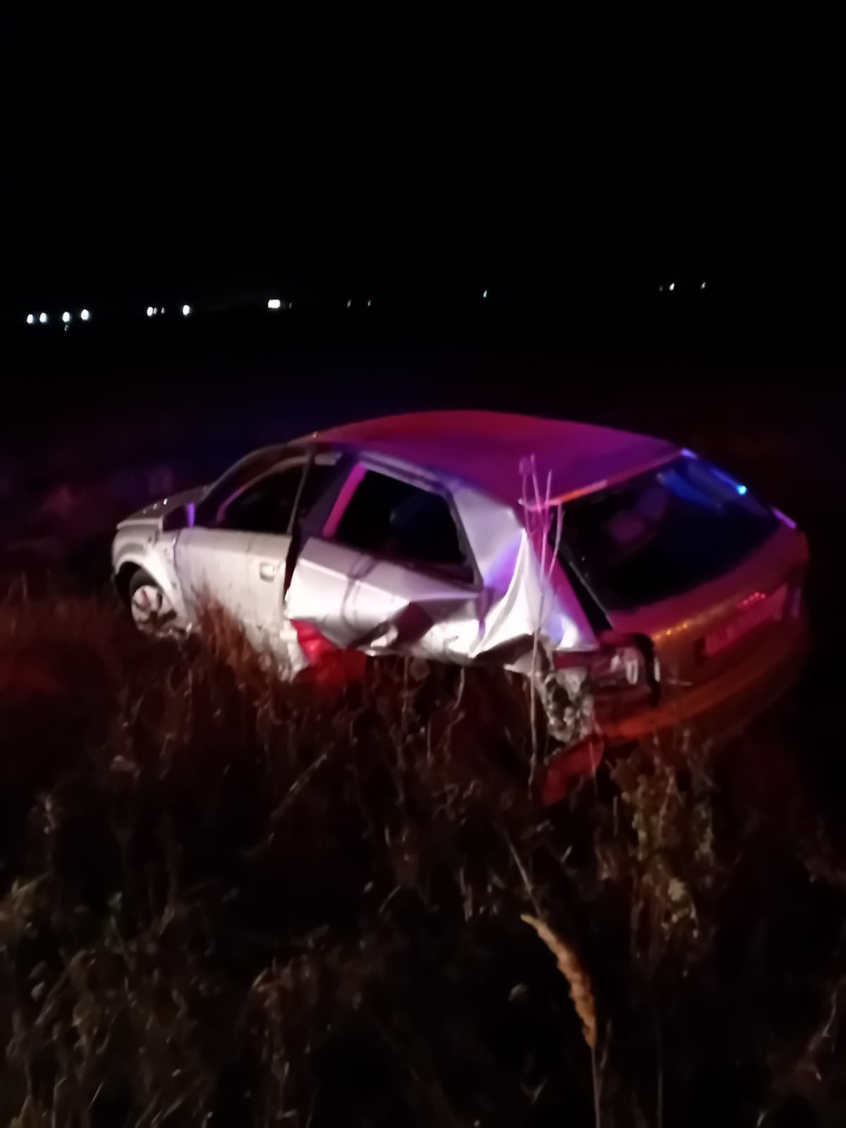 Accident la Cliciova: doi tineri scapă cu viață după impactul cu un cap de pod