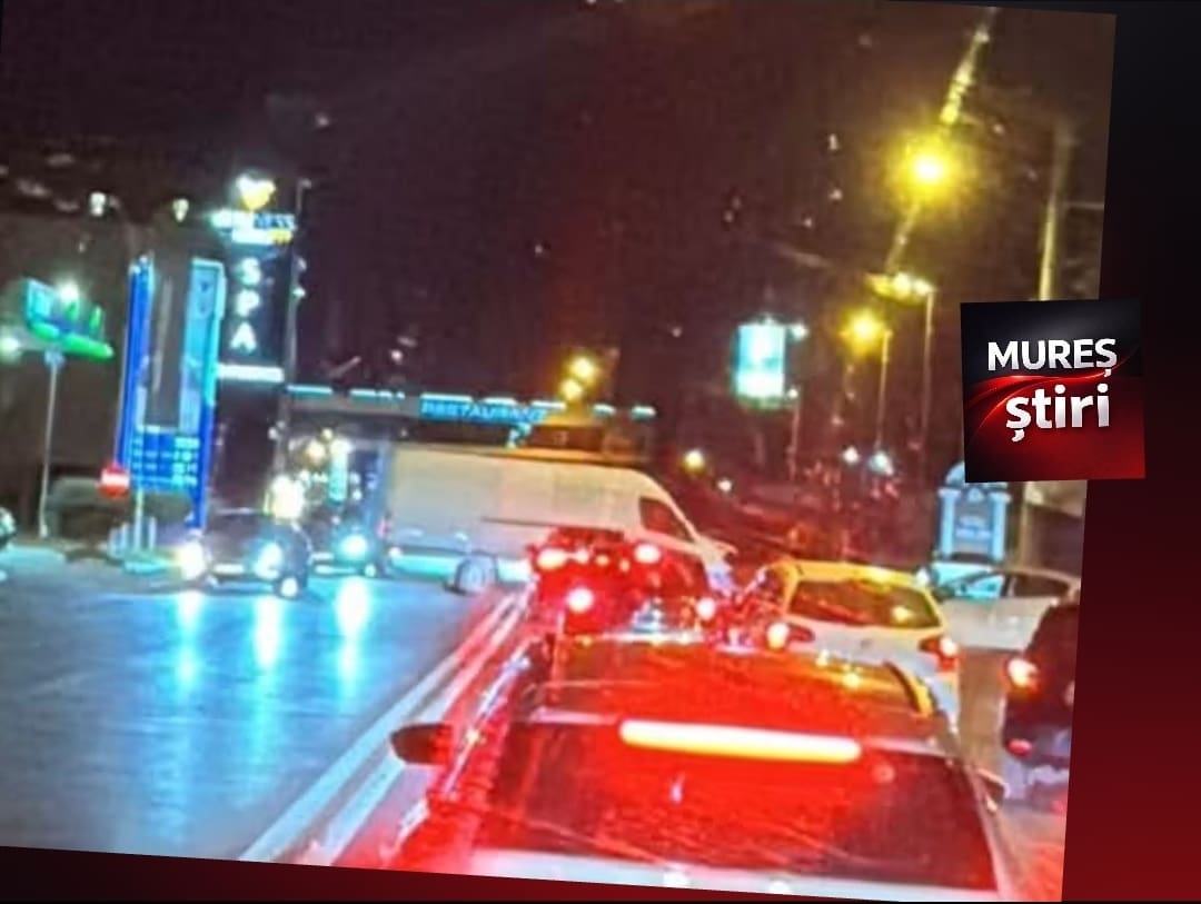 Accident la ieșirea din Târgu Mureș: trafic îngreunat în fața Hotelului Sandoria