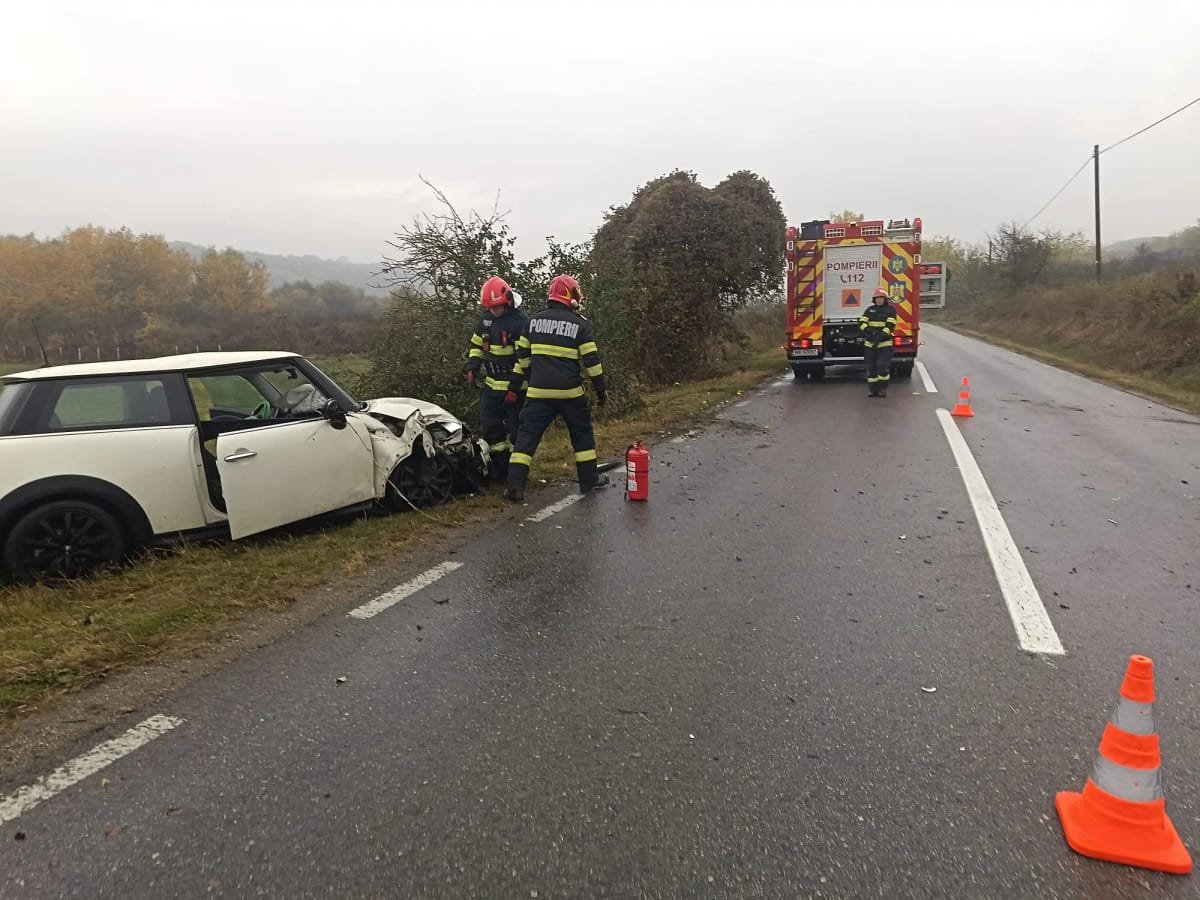 Accident la ieșirea din Aiud spre Măgina, o mașină a ieșit în afara șoselei