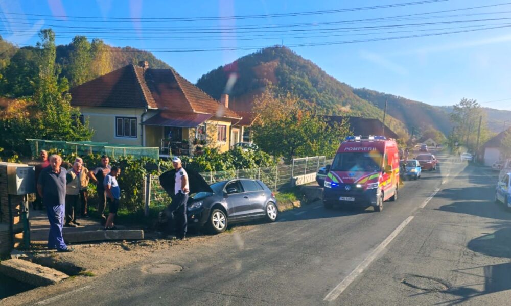 Accident în Crișcior. O mașină a acroșat un cap de pod