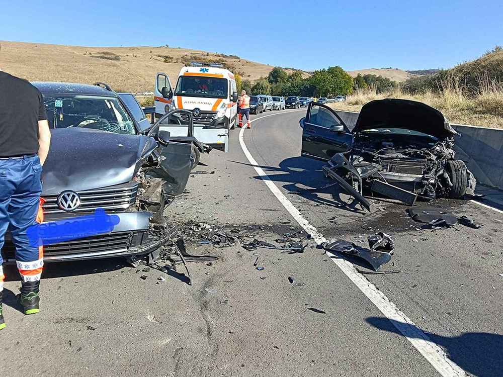 Accident pe DJ 106 B Șofer (58) și pasager spitalizați