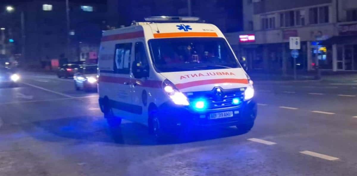ACCIDENT rutier la Alba Iulia. Două mașini s-au lovit, pe strada Lalelelor