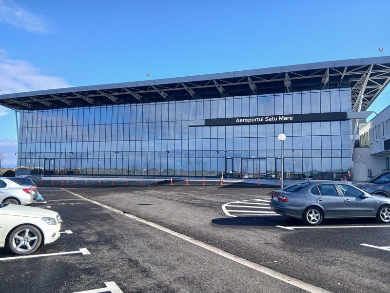 Aeroportul Satu Mare: zeci de angajați, o singură cursă aeriană și indemnizații de zeci de mii de euro