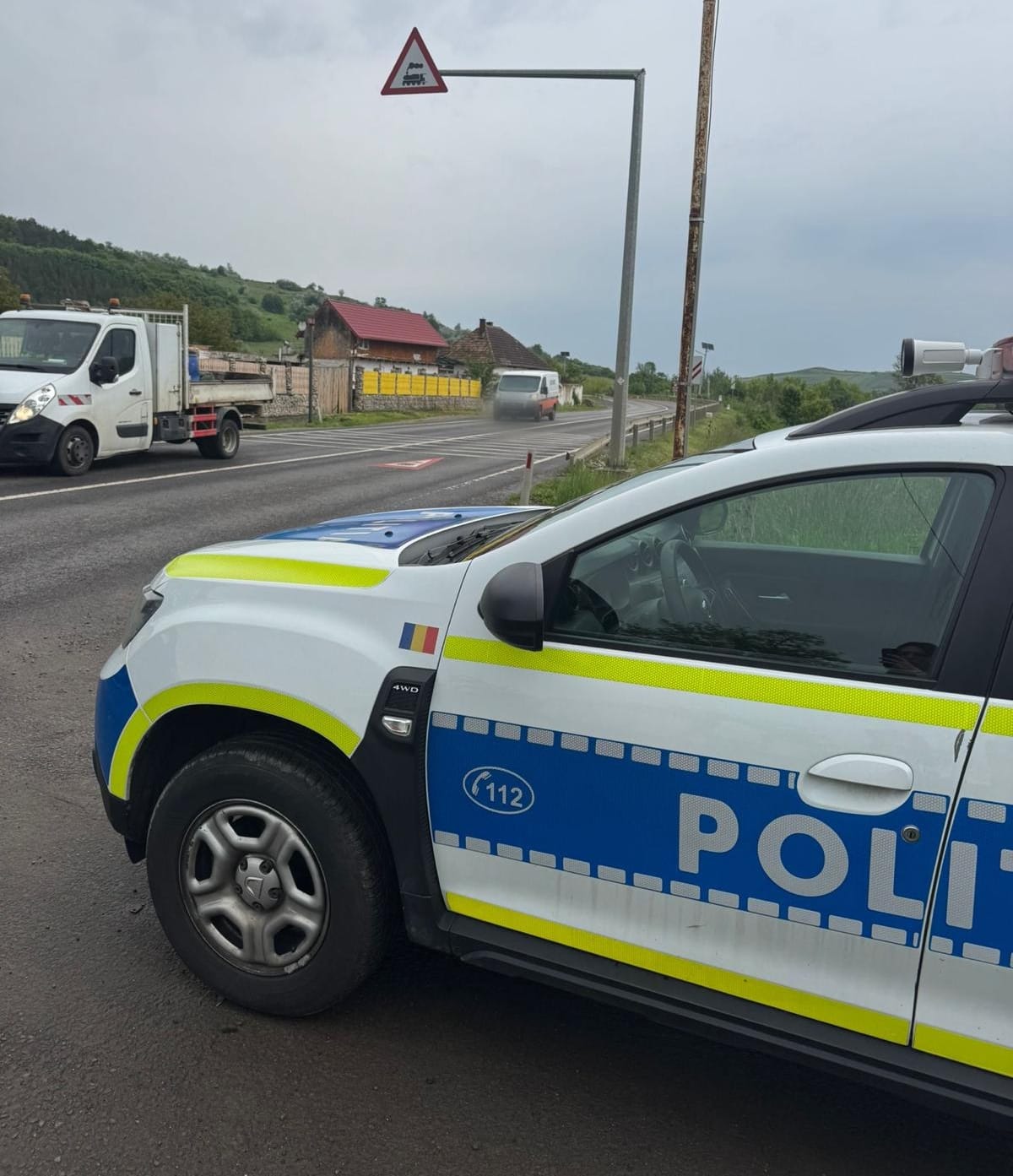 Agent de politie sibian, sub control judiciar pentru mai multe infracțiuni