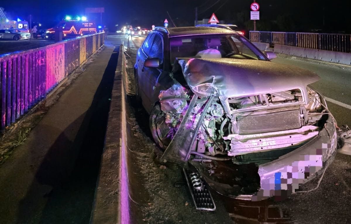 Alba Iulia: accident la intrarea în Oarda de Jos, șoferița și o altă femeie au ajuns la spital