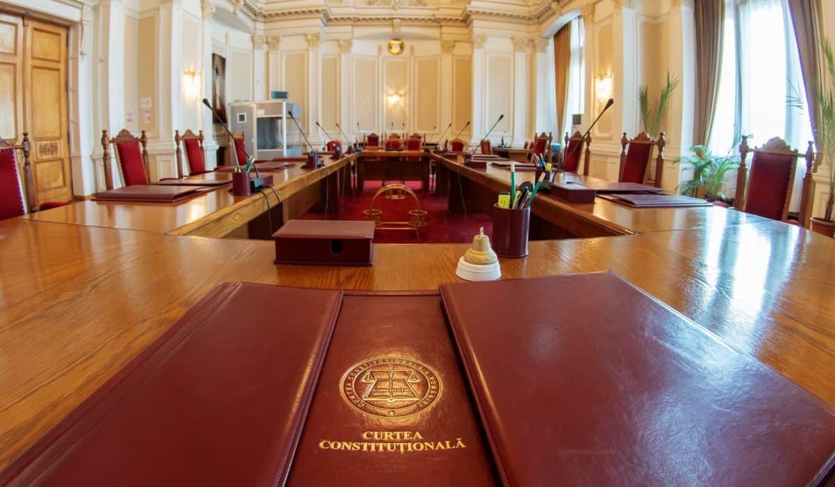 Alba Iulia: CCR decide că termenul de trei luni pentru plângerea penală la pensia alimentară e constituțional