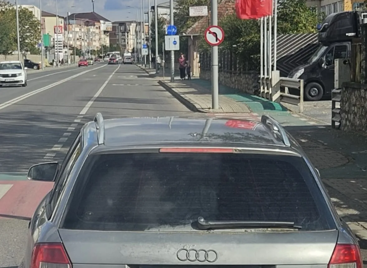 Alba Iulia: șofer prins simulând o pană pentru a cere bani sau motorină / FOTO