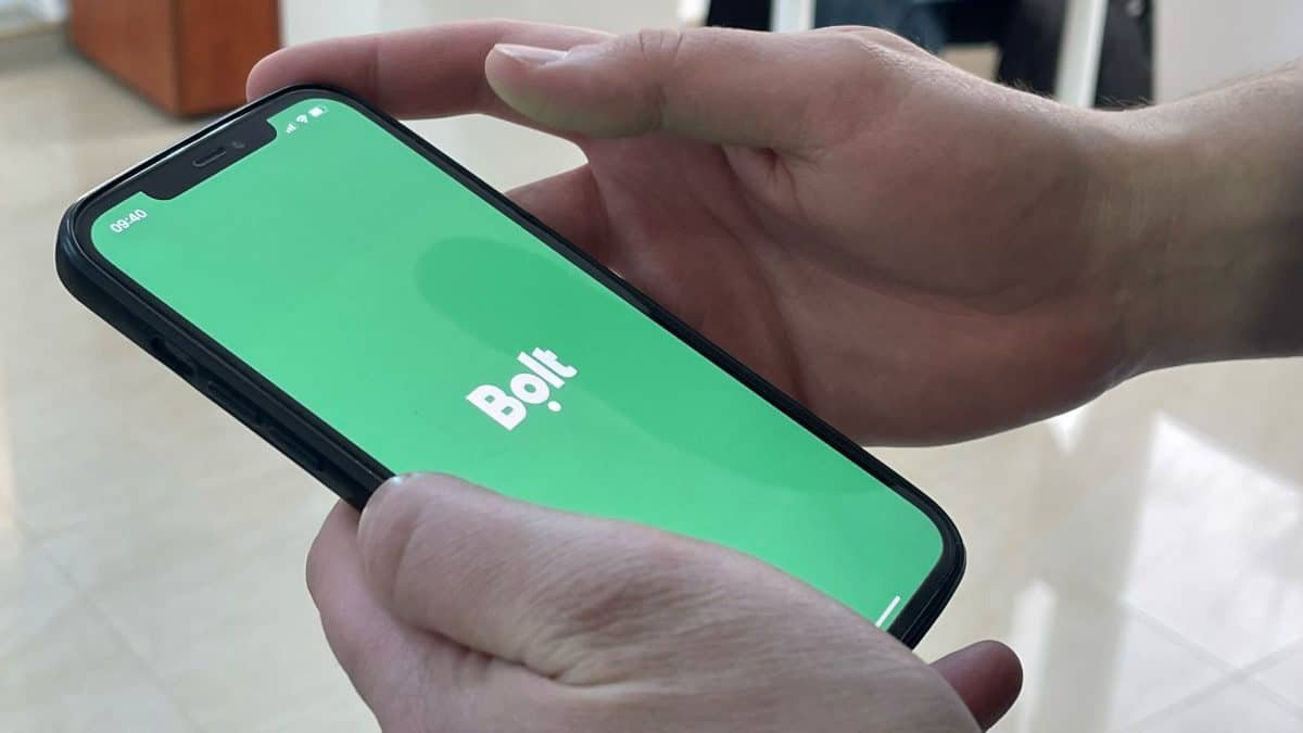 Alba: Senatul a adoptat reguli noi pentru Uber și Bolt, limitând la un singur autoturism comodatul