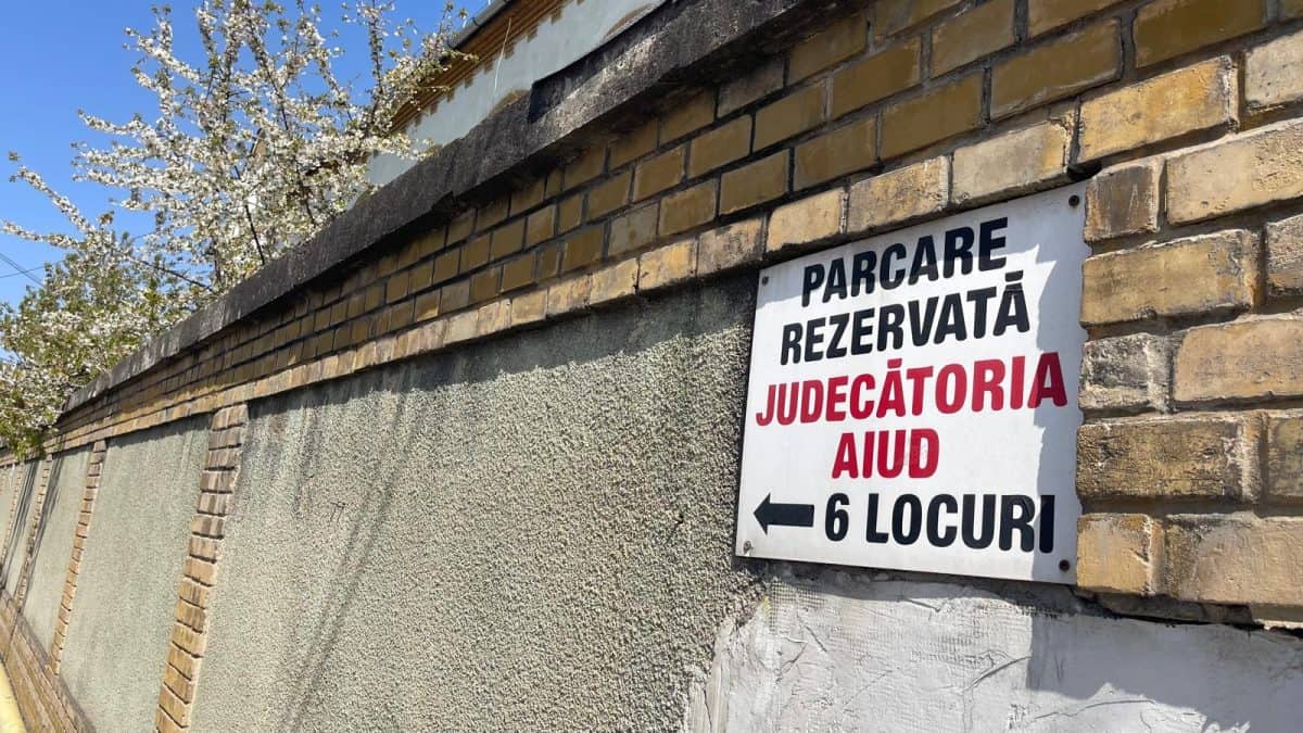 Alba: tânără bătută cu biciul de tatăl și-a iertat părintele în instanță