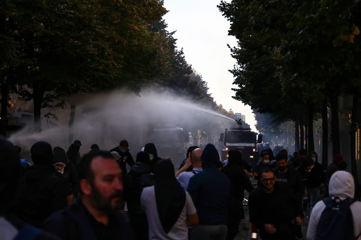 Albania, paralizată de proteste violente: MAE emite atenționare de călătorie pentru români