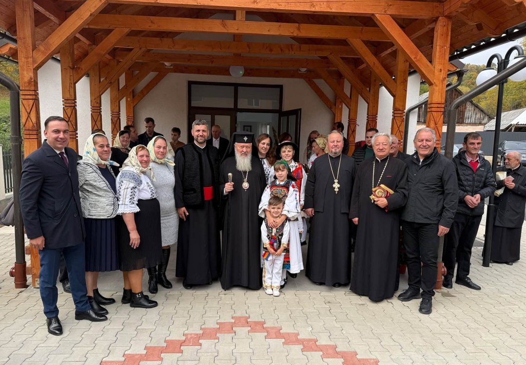 Alunișul: capela mortuară nouă a fost sfințită de Mitropolitul Clujului Andrei