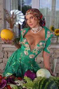 Anna Lesko lansează „Matrioska ta”
