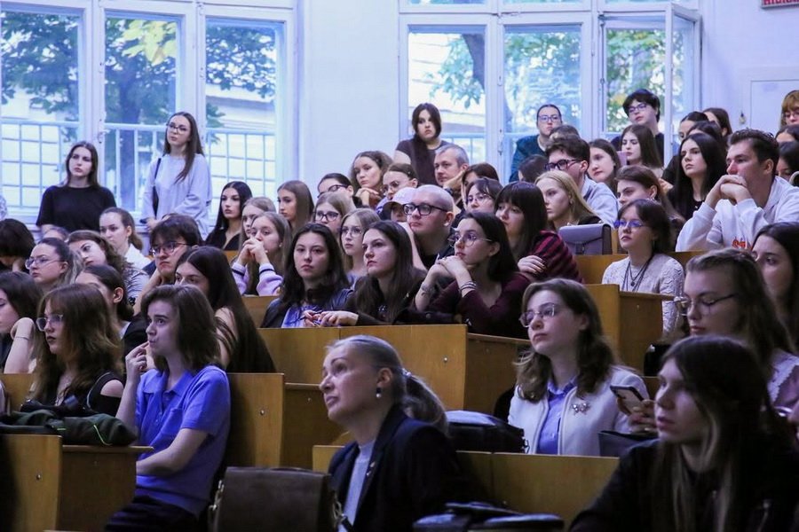 ANOSR cere suspendarea de la catedră a profesorilor acuzați de abuzuri sexuale, în scandalul Toader jr.