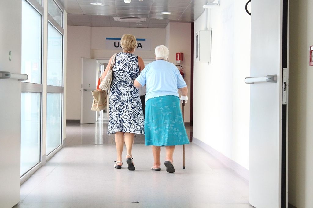 Apahida: opt posturi la noul centru de zi pentru vârstnici, căutați și specialiști la început de carieră