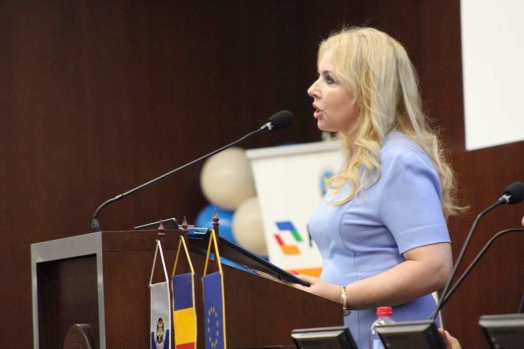 Șapte șefi de promoție au ales Facultatea de Științe Economice din Oradea. Noul an universitar a început cu emoții pentr