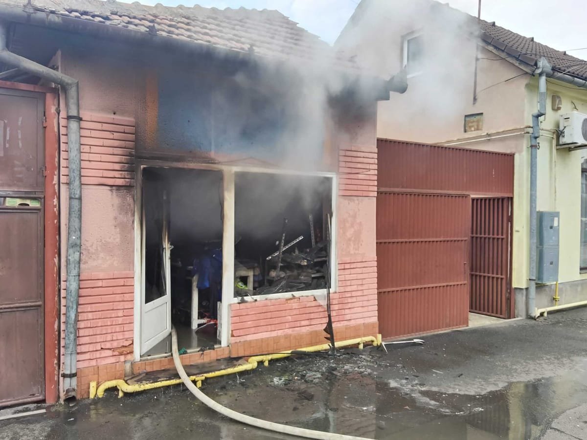 Arad: incendiu la un magazin de pe strada Petru Rareș, fără victime, după pericol de explozie