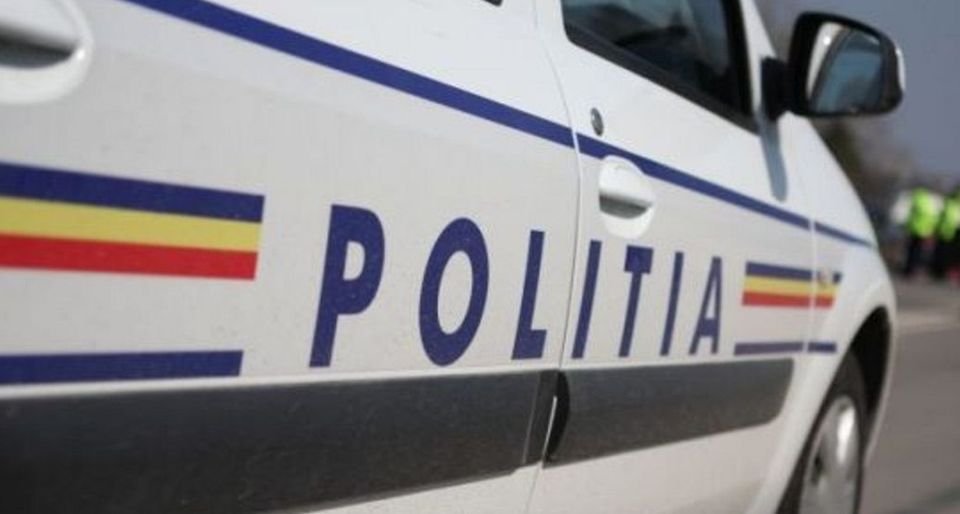 Arad: patru tineri reținuți după ce ar fi dezbrăcat cu forța un copil de 9-10 ani și l-ar fi umilit
