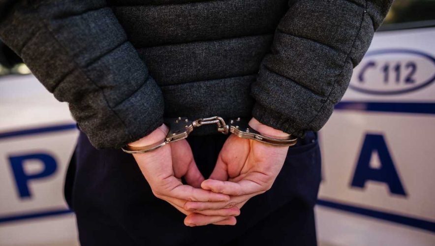 Arad: tânăr de 21 de ani reținut după ce și-ar fi lovit tatăl, deși avea ordin de protecție