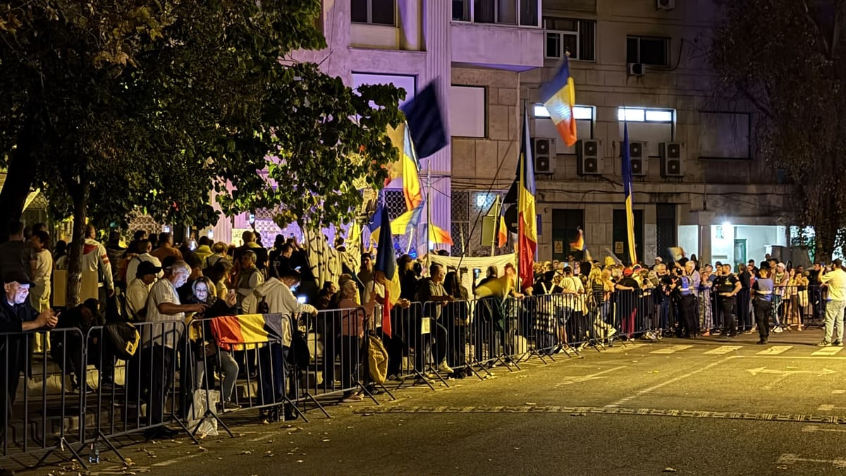 Arestul Central: circa 200 de persoane protestează duminică seara în sprijinul lui Călin Georgescu