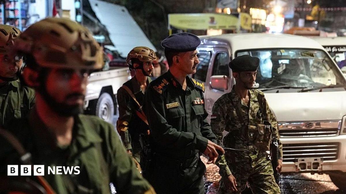 Atacul houthi cu rachetă asupra unei tabere din Yemen ar fi ucis 50 de recruți de securitate, spun autoritățile locale
