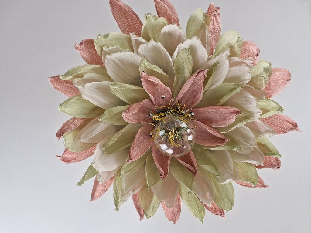 Atelier creativ pentru adulți în Bistrița: floare decorativă din hârtie, sâmbătă, 16 octombrie
