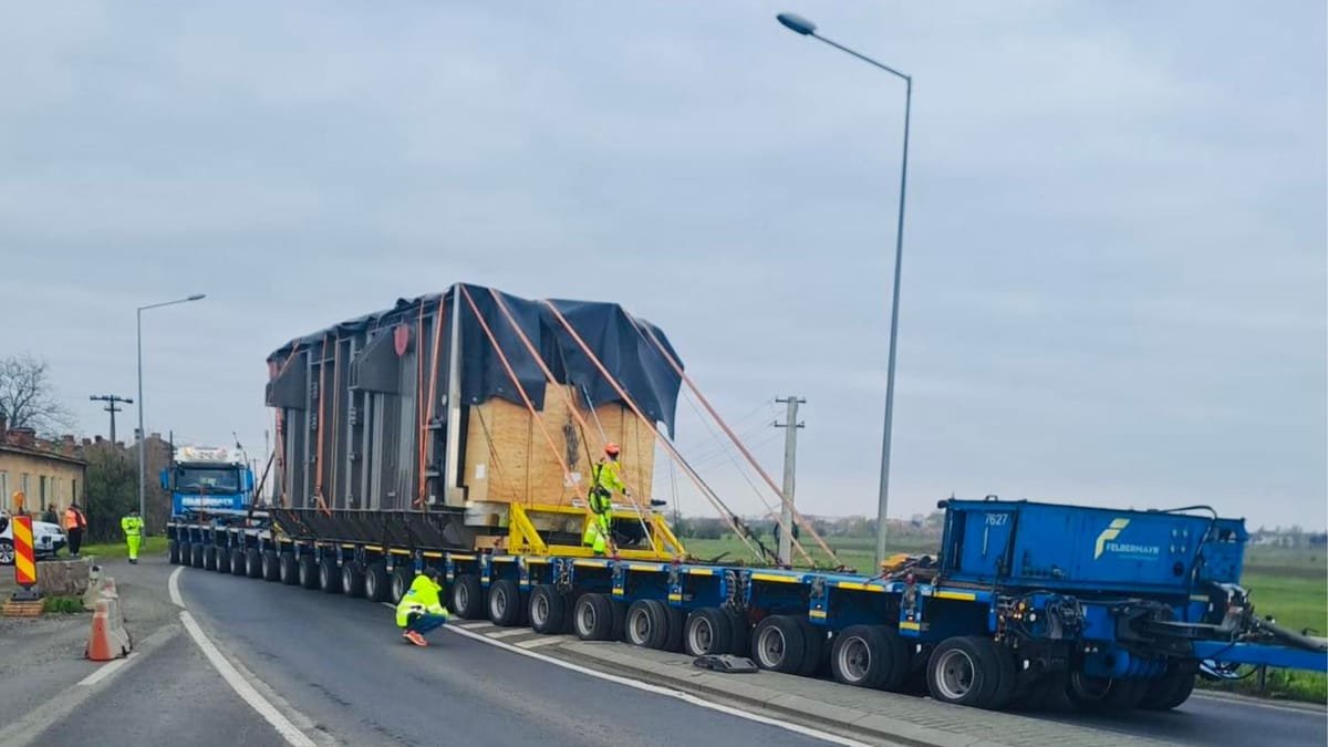 Atenție, șoferi! Mai multe transporturi agabaritice traversează România joi și vineri. Ce drumuri ar trebui evitate