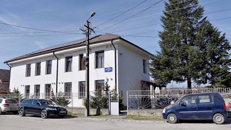 Aușeu: fostul director al școlii, trimis în judecată pentru patru agresiuni sexuale asupra unor elevi minori