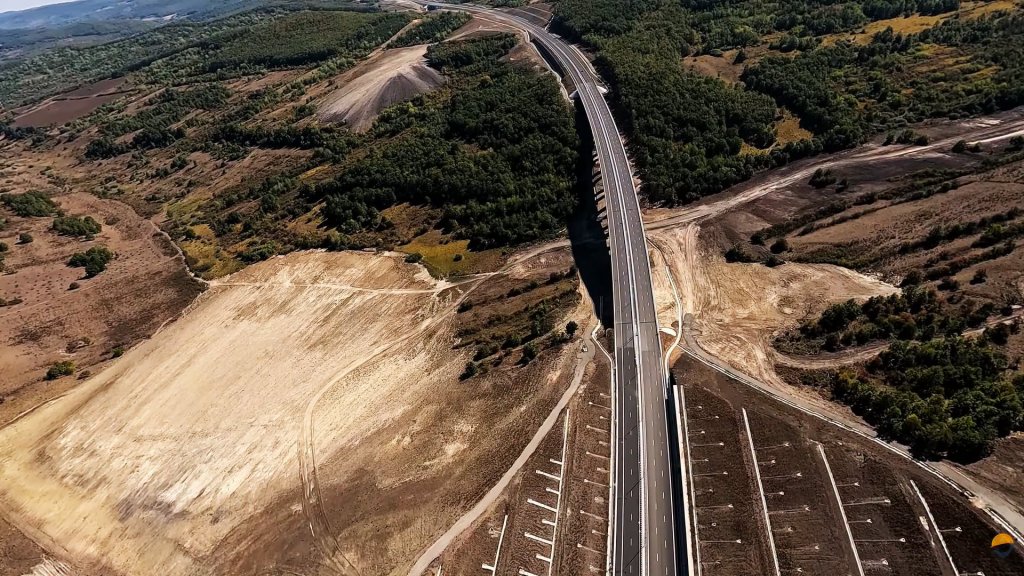 Autostrada Transilvania, între Poarta Sălajului și Zimbor, surprinsă spectaculos de pe avion