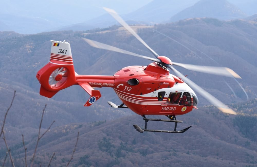 Azuga: adolescent de 14 ani grav rănit pe un traseu de mountain-bike, preluat cu elicopterul