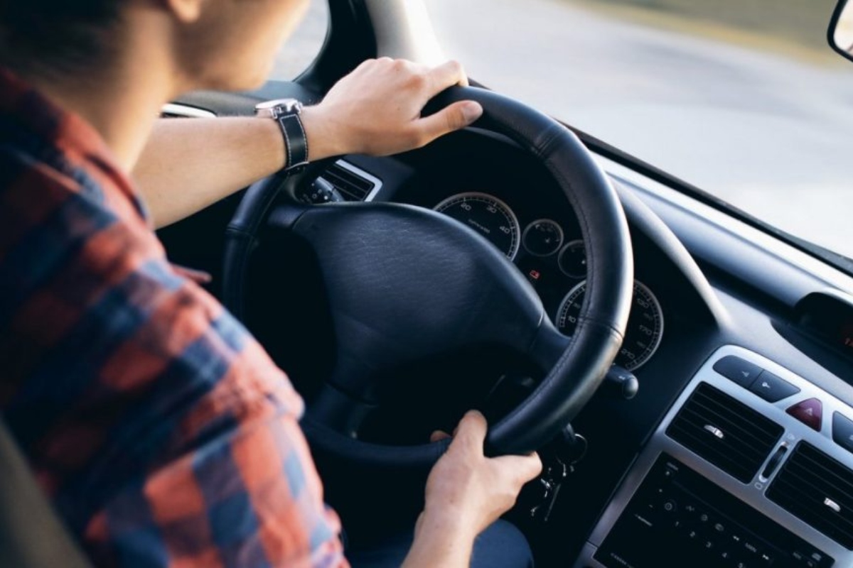 Bărbat din Arad, oprit în Sântana în timp ce tracta o remorcă neînmatriculată