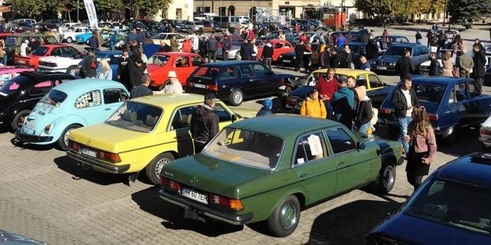 Baia Mare găzduiește astăzi Retro Parada Toamnei, cu automobile vechi păstrate cu grijă de pasionați