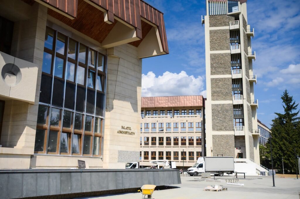 Baia Mare: lucrările la Palatul Administrativ sunt aproape gata, recepția este programată la finalul anului