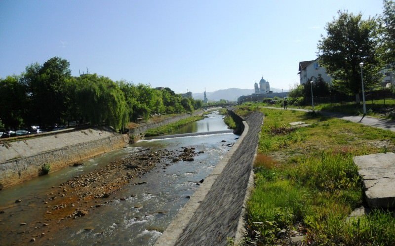 Baia Mare: o persoană ar fi căzut în râul Săsar, lângă podul pietonal de la Kaufland
